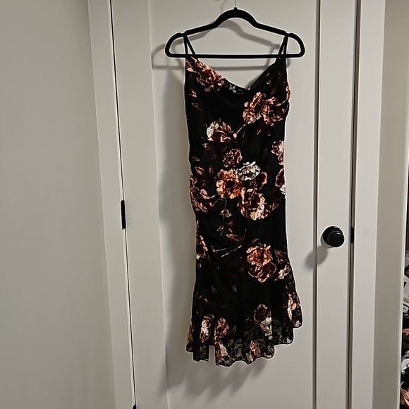 le chateau Dresses & Skirts - Le chateau dress size s